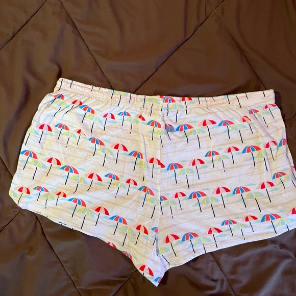 Jane and Bleecker XL Pajama Shorts with Beach Umbrellas - Picture 2 of 3